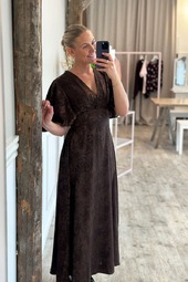 Sisters Point - Kjole - Gisela-dr23 - Brown Flower