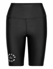 Summer Munthe Black