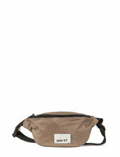 Day Gweneth Re-s Bum Day Et Beige