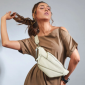 Style Ghita I Råhvid Læder: Flot, Cool Bumbag I Mellemstørrelse M. Flot Lynlåsdetalje