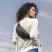 Style Nikita I Smukt Sort Læder. Fed Mindre Bumbag I Kvalitetslæder M. Lynlåse I Guld