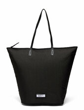 Day Gweneth Re-s Bucky Day Et Black