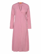 2342 Pleated Poly, Long Sleeve Wrap Stine Goya Pink