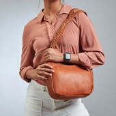 Style Lucca: Lædertaske I Cognac-brun. Skøn Skulder - Og Crossbody Skindtaske M. Flot Flettet Håndrem